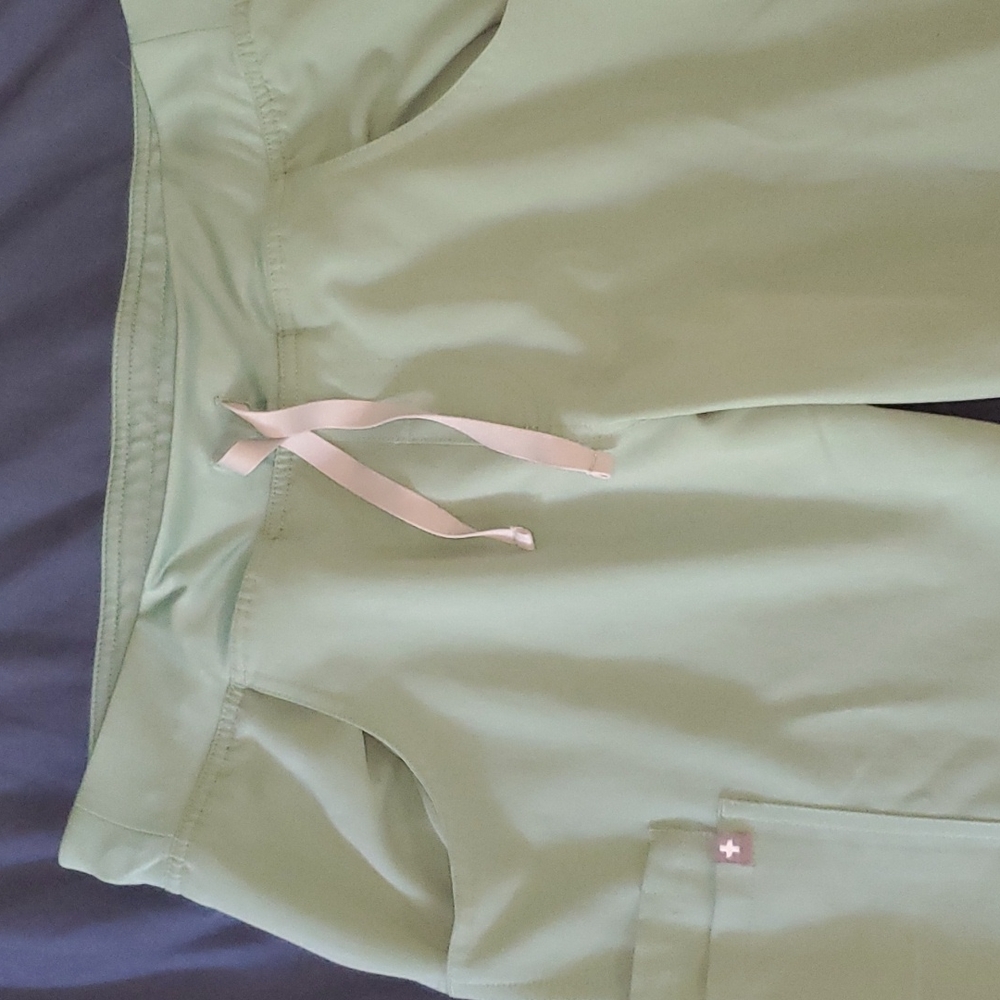 Woman's Kade Cargo Scrub Pants
